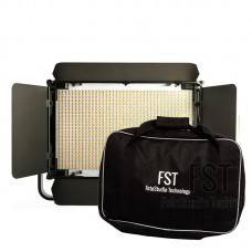 Осветитель FST LP-1024 в комплекте с сумкой